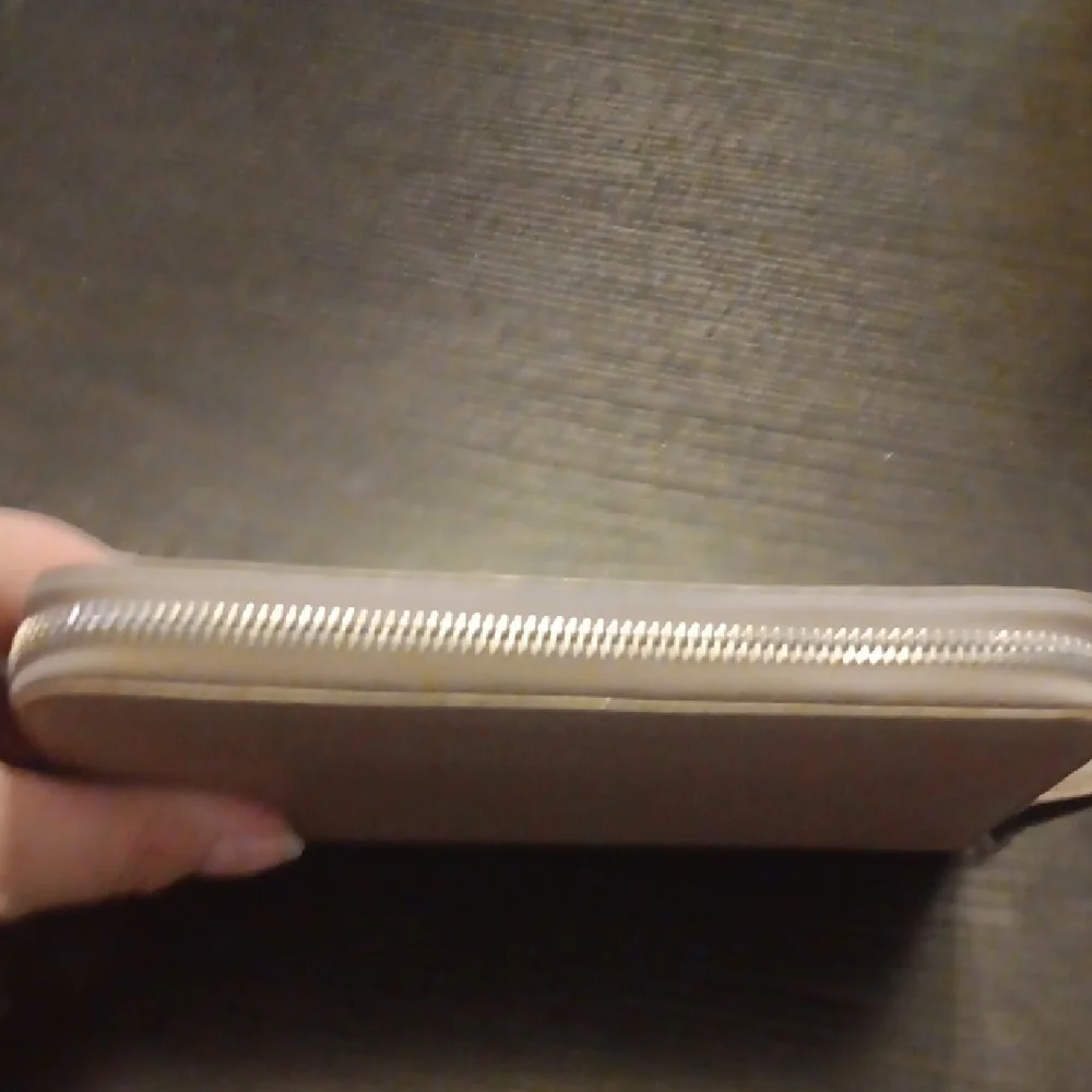 Fendi Full Zip Around Tan Women's Wallet (EUC) - Picture 12 of 13